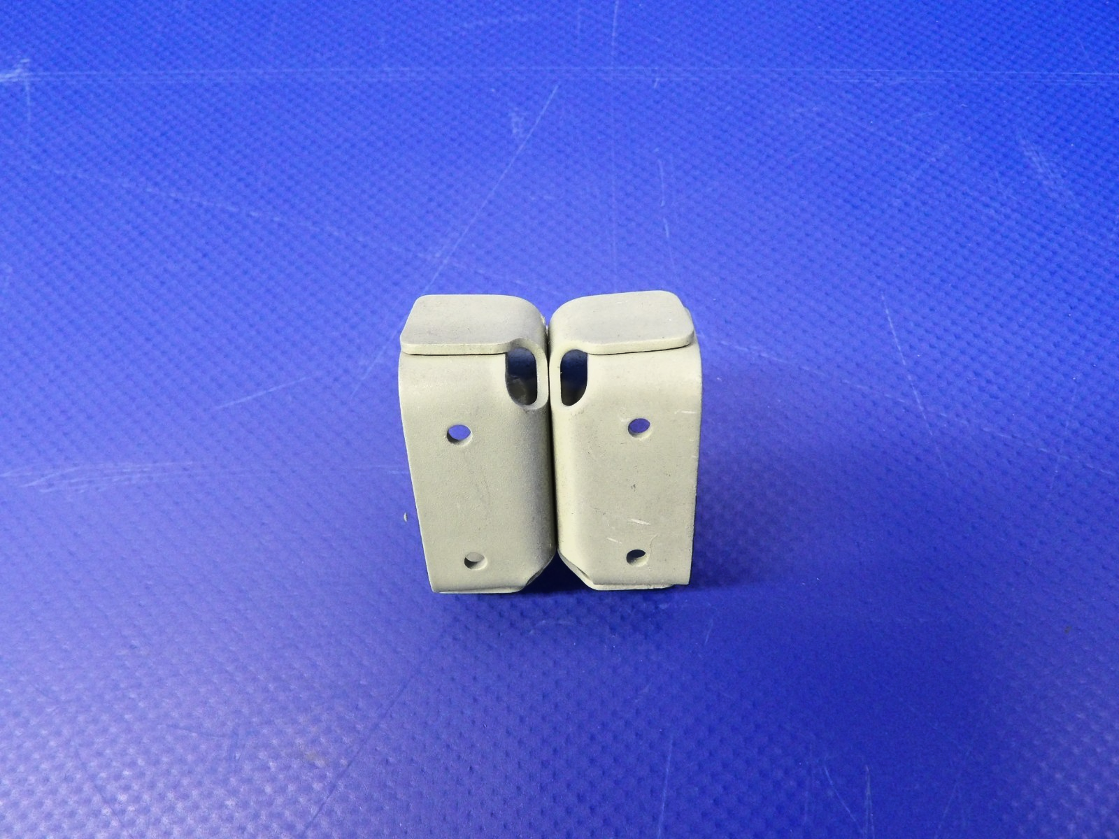 Cessna 150 Vertical Fin Upper Hinge Half P/N 0431033-1 NOS (0426-1233)9