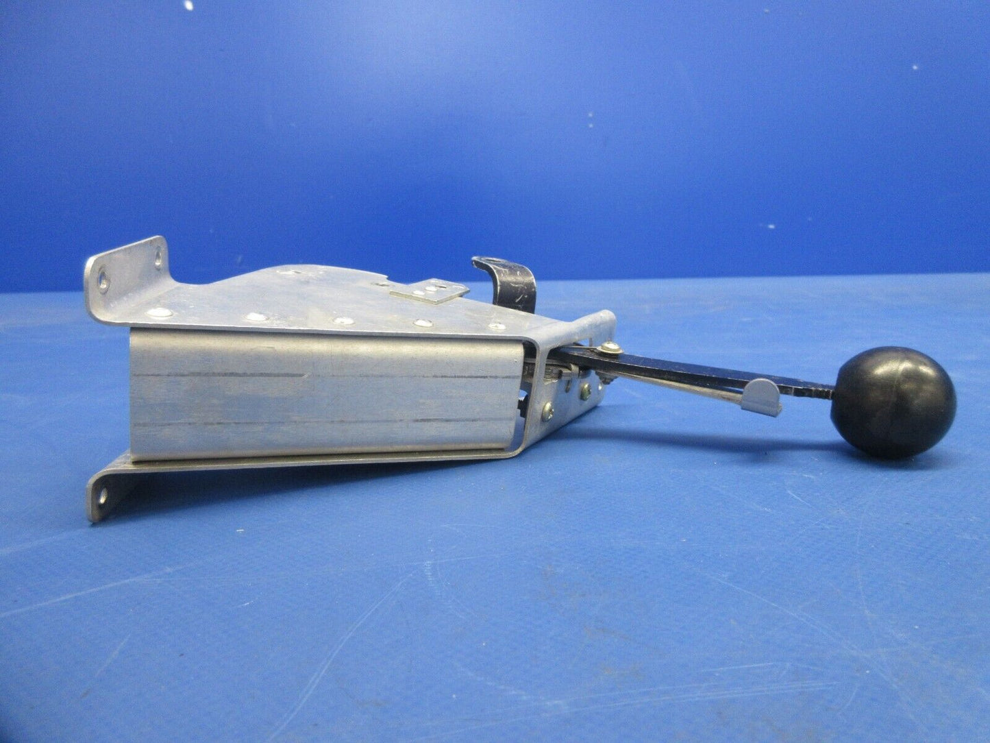 Piper PA-32RT-300T Lance II Cowl Flap Lever Pivot Assy P/N 98548-02 (0924-946)