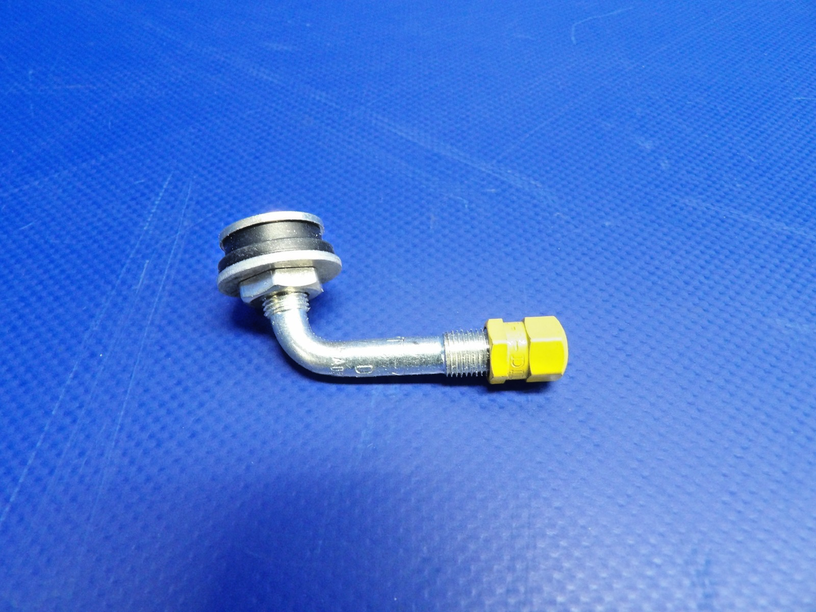 Beech King Air Nose Wheel Valve Stem P/N 50-300010-111 NOS (0426-1267)0