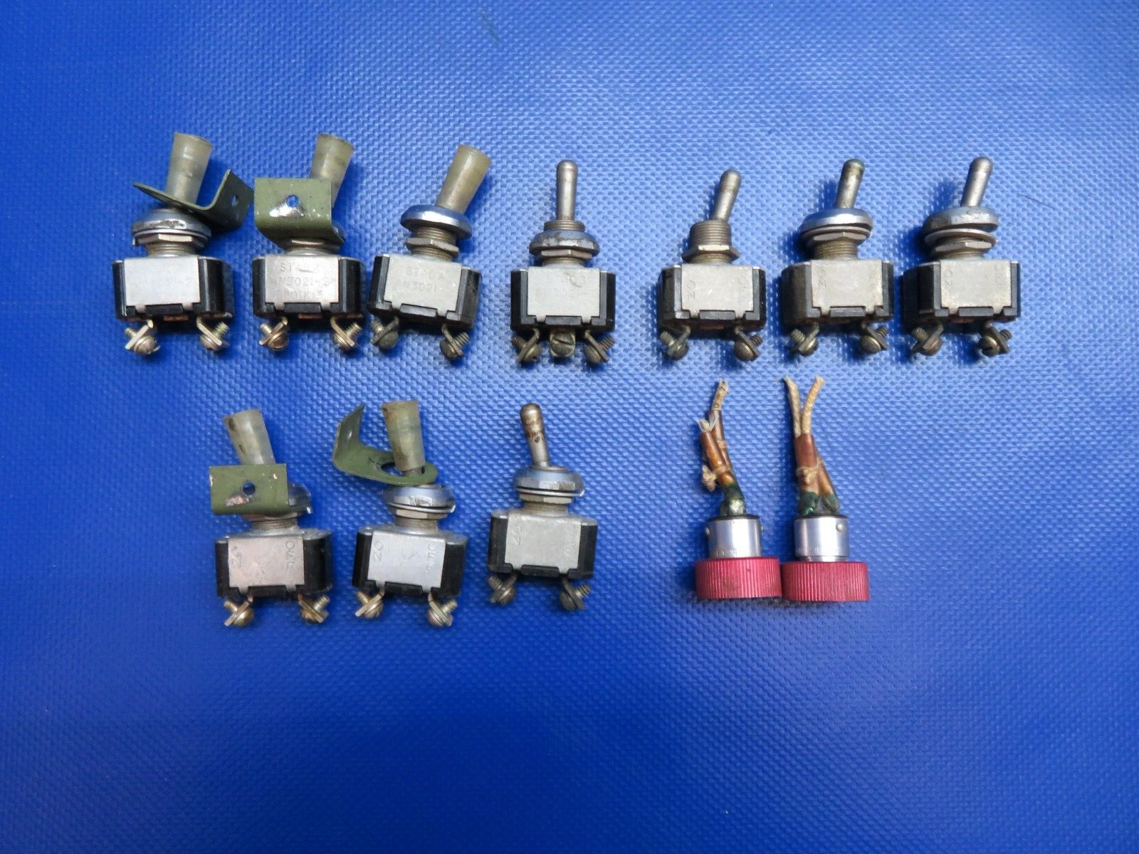 Cessna 310 Toggle & Push Button Switches AN3021-2, C1006 LOT OF 12 (0624-1711)