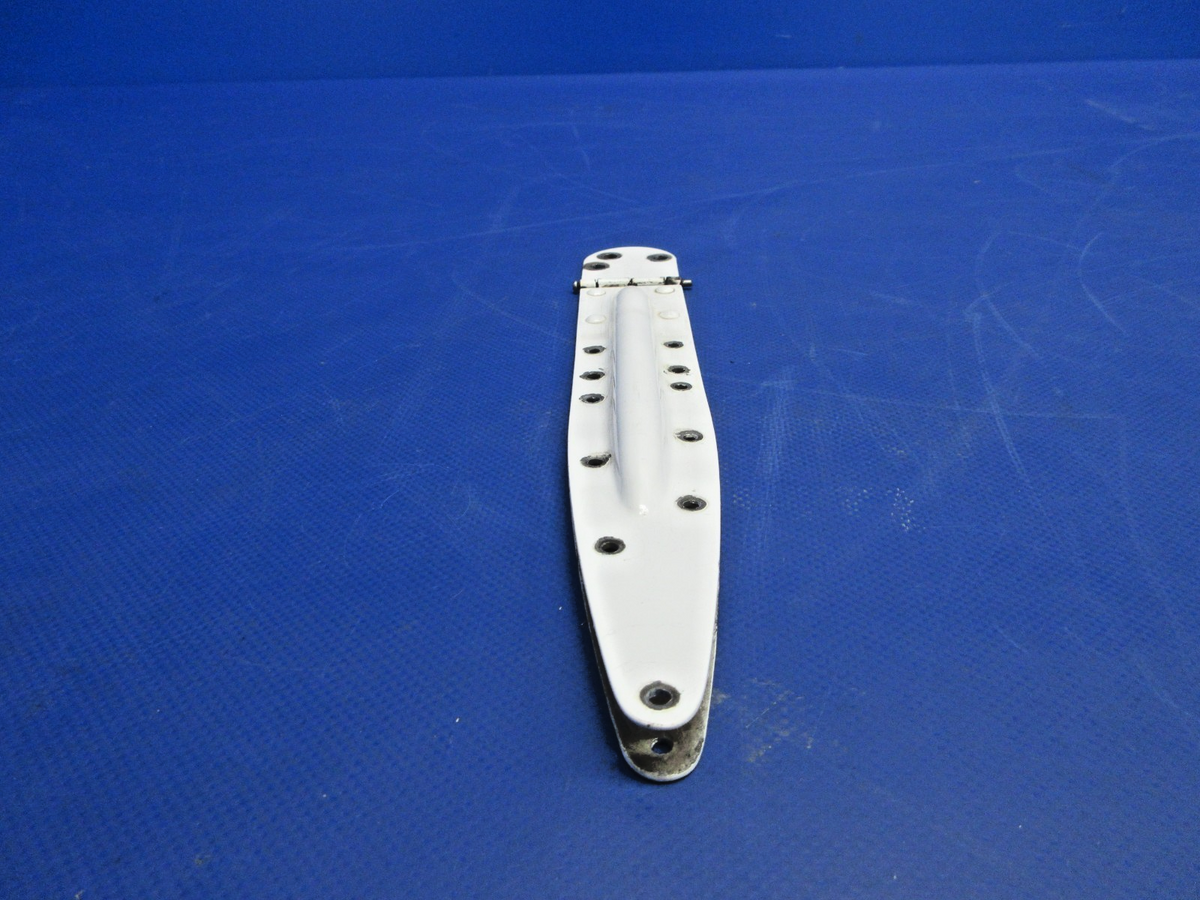 Cessna 172 / 172RG RH Cabin Door Upper Hinge P/N 0511280-2 (0926-874)5