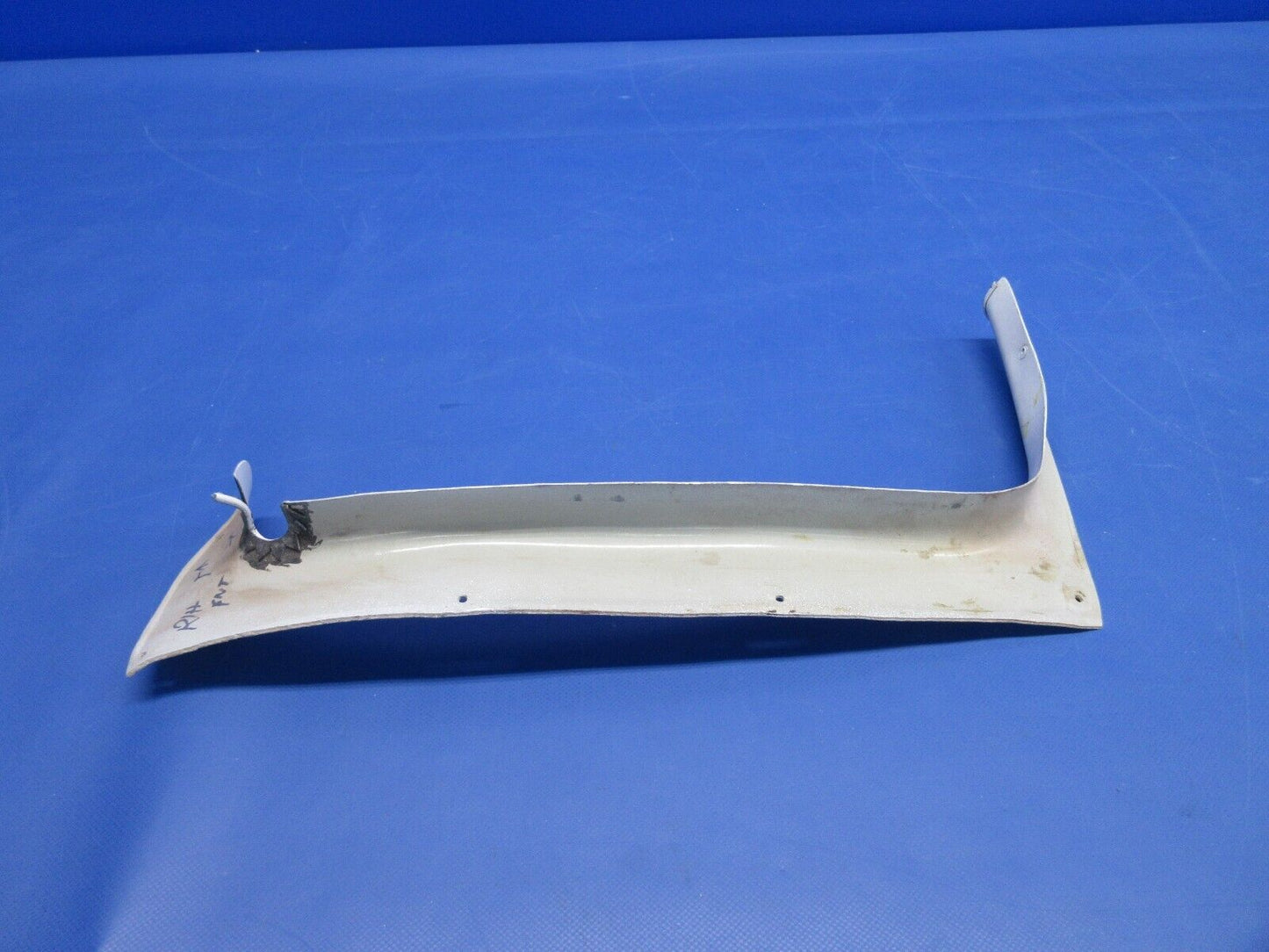 Piper PA-23-250 Aztec Window Moulding Front LH & RH 16527-05 & -02 (0624-875)