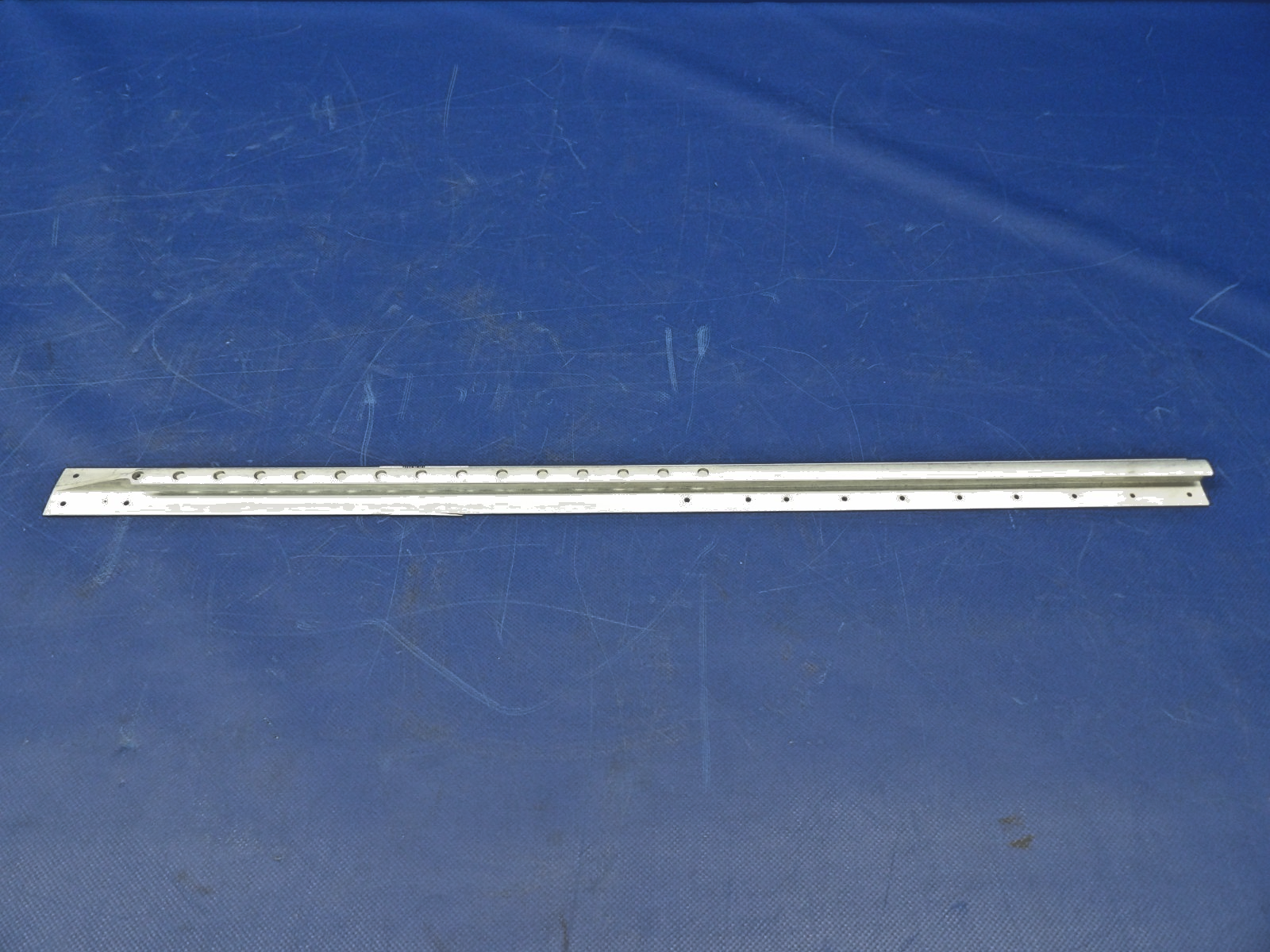 182 Cessna Seat Rail P/N 0710658-2 NOS (0326-1268)0
