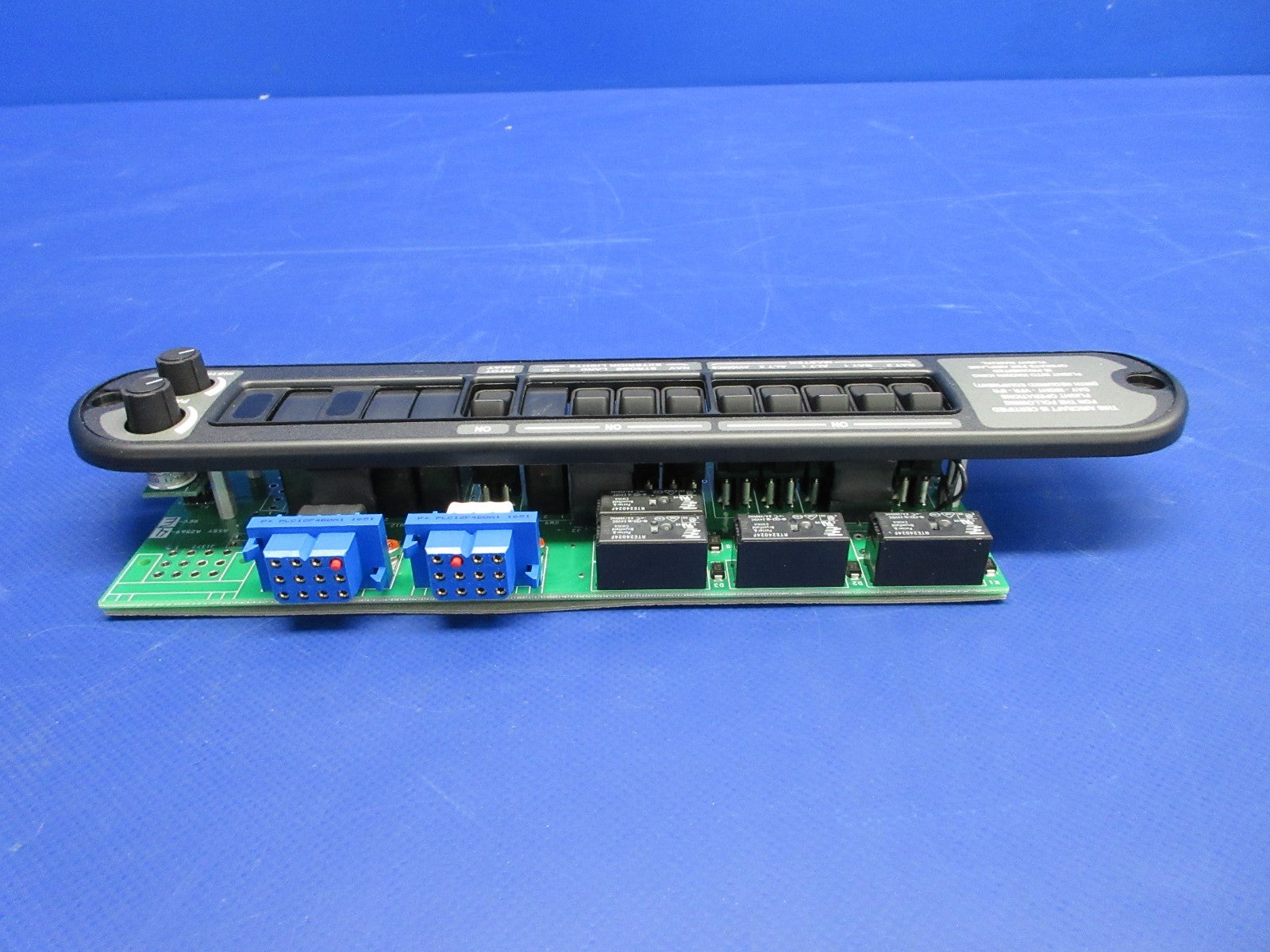 Cirrus SR20 / SR22 No Ice Lights Bolster Switch Panel 24900-005 NOS (0326-716)4