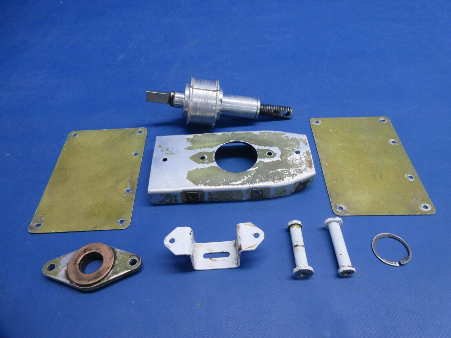 Piper PA-32RT-300T Lance II Stabilator Trim Barrel Assy P/N 78925-03 (0924-834)
