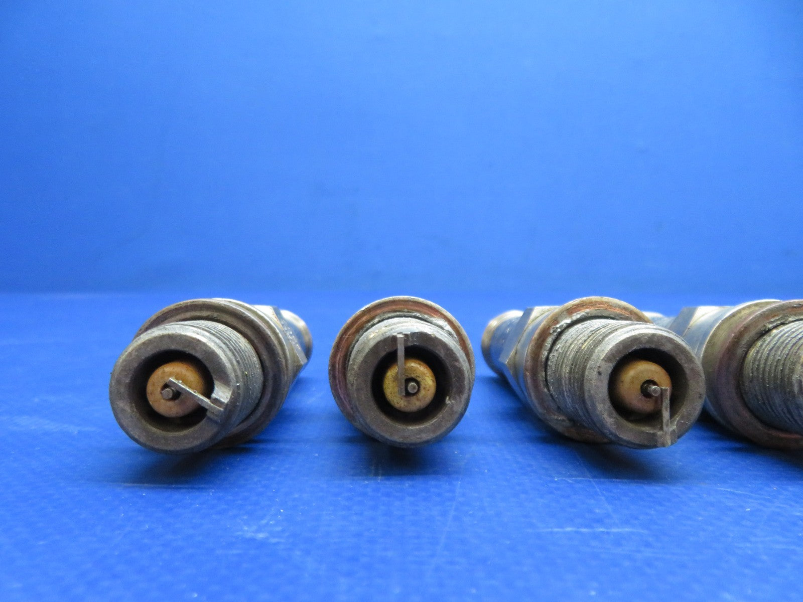 Enstrom 280FX Tempest Fine Wire Spark Plugs P/N URHB32S LOT OF 8 (0526-1364)10