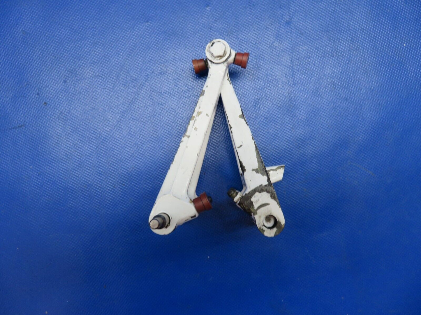 Beech 95 Upper & LWR Nose Gear Torque Knees w/ Pins P/N 35-820107-1 (0624-1807)