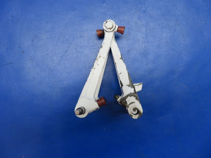 Beech 95 Upper & LWR Nose Gear Torque Knees w/ Pins P/N 35-820107-1 (0624-1807)