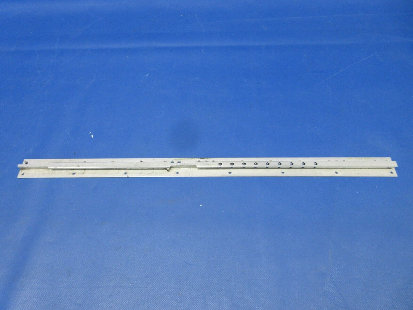 Beech C24R Sierra Seat Track OTBD LH P/N 169-400005-917 (0524-2032)