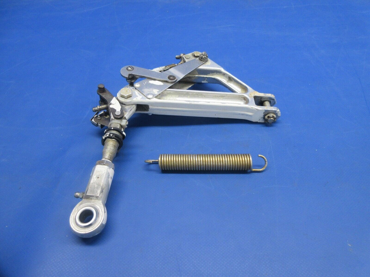 Piper PA-32RT-300T Lance II RH Main Gear Truss Assy P/N 67025-06 (1024-704)