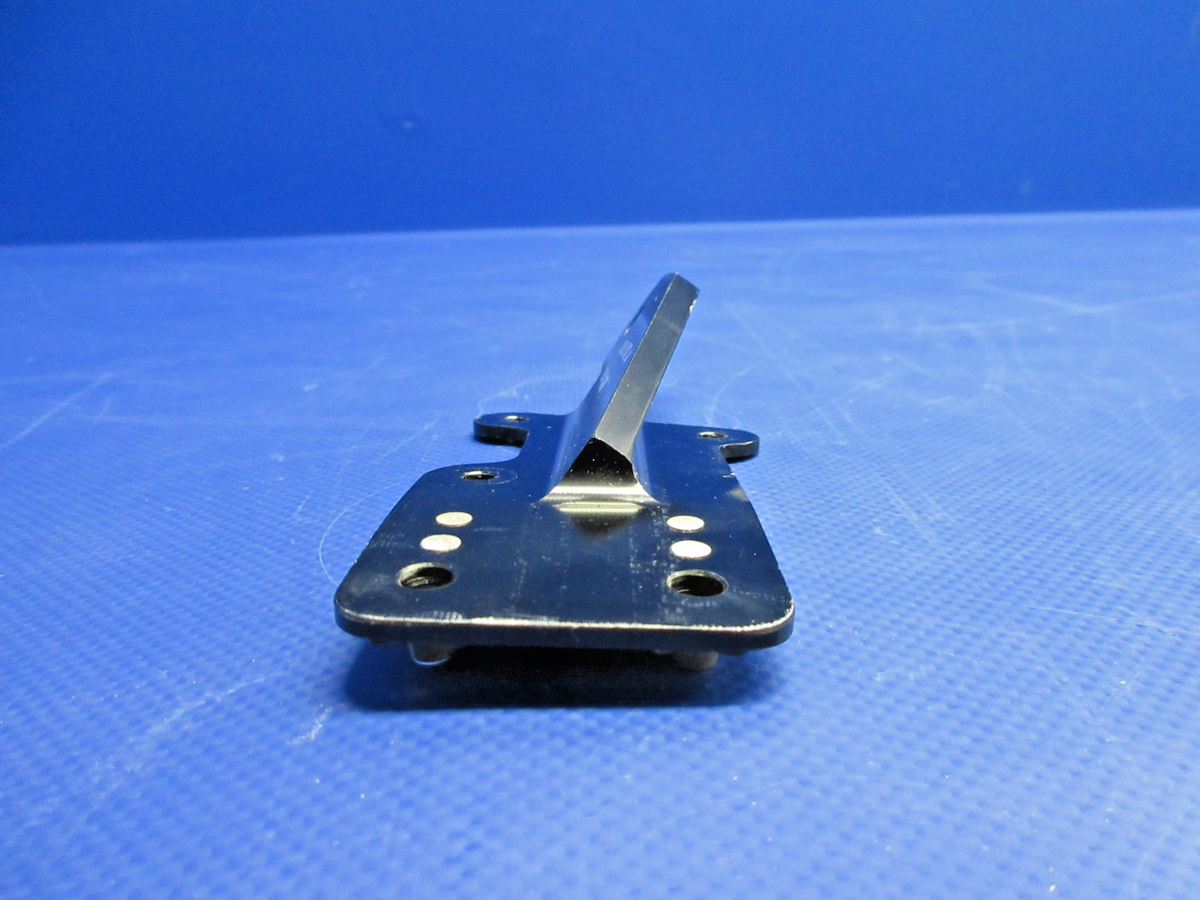 Cirrus SR22 Cabin Door Gas Strut Attach Bracket LH & RH P/N 20311-001 (0926-861)9