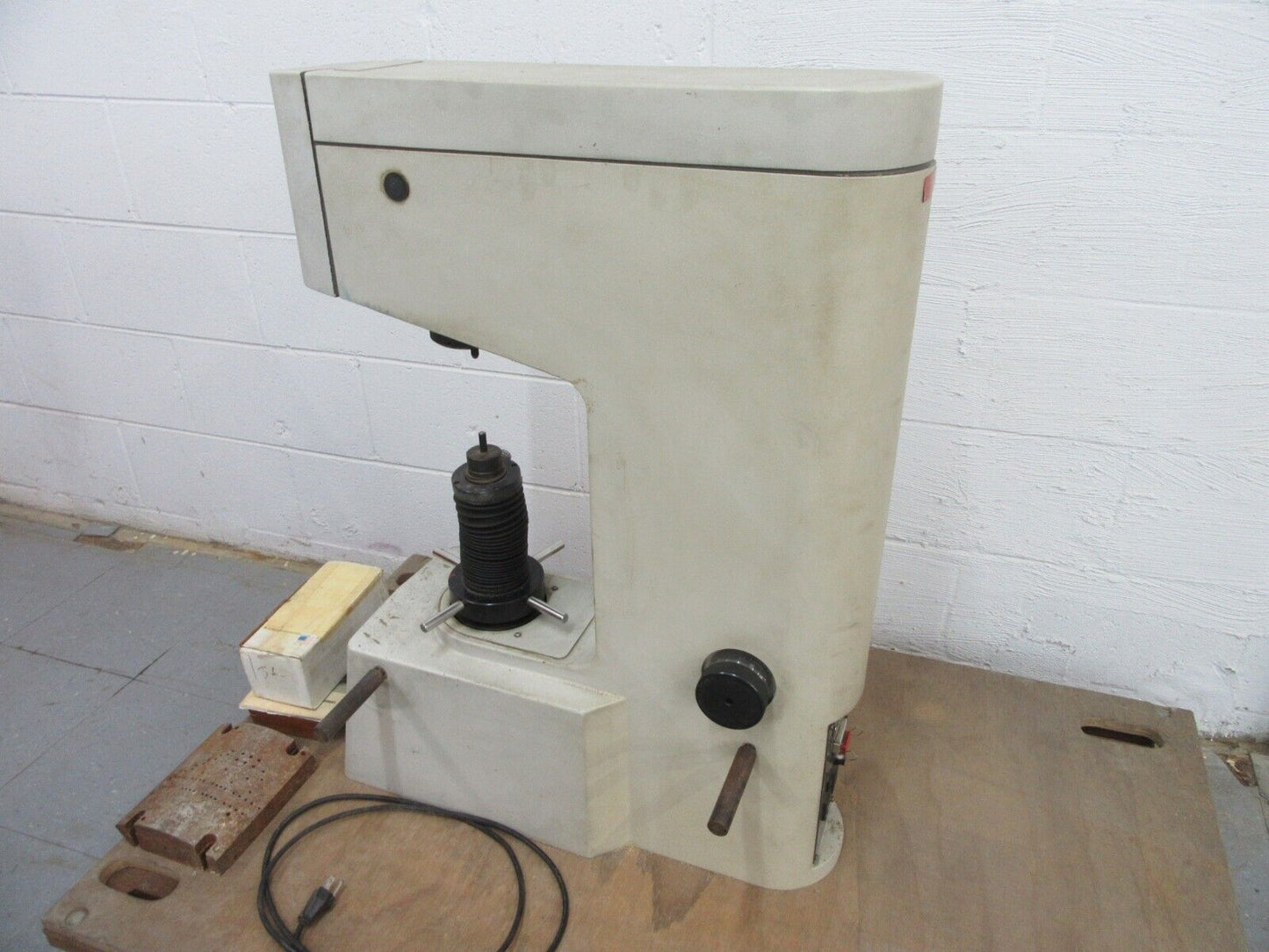 43773532