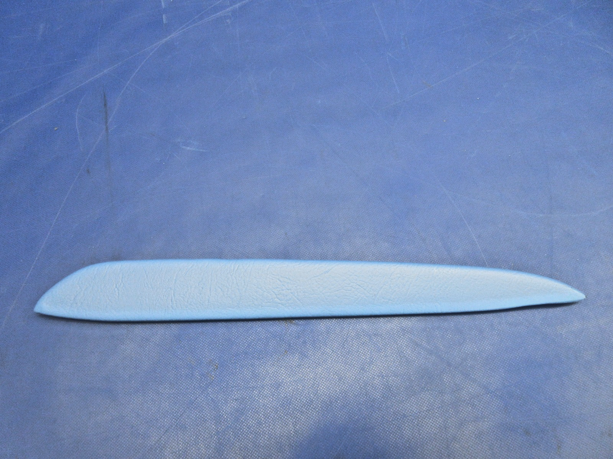 Cessna 150 /  150M LH Armrest Pad P/N 0415022-1 NOS (0926-828)1