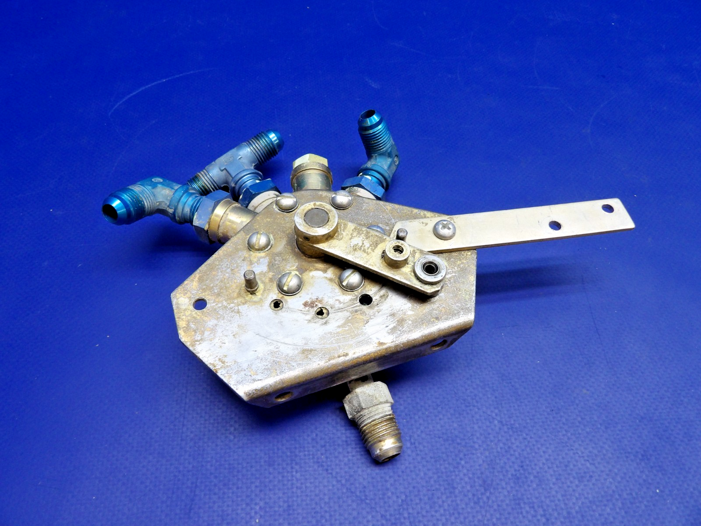 Cessna 337 / 337D Skymaster Airborne Fuel Valve P/N 1H12-2 Model 8N (0426-1341)10