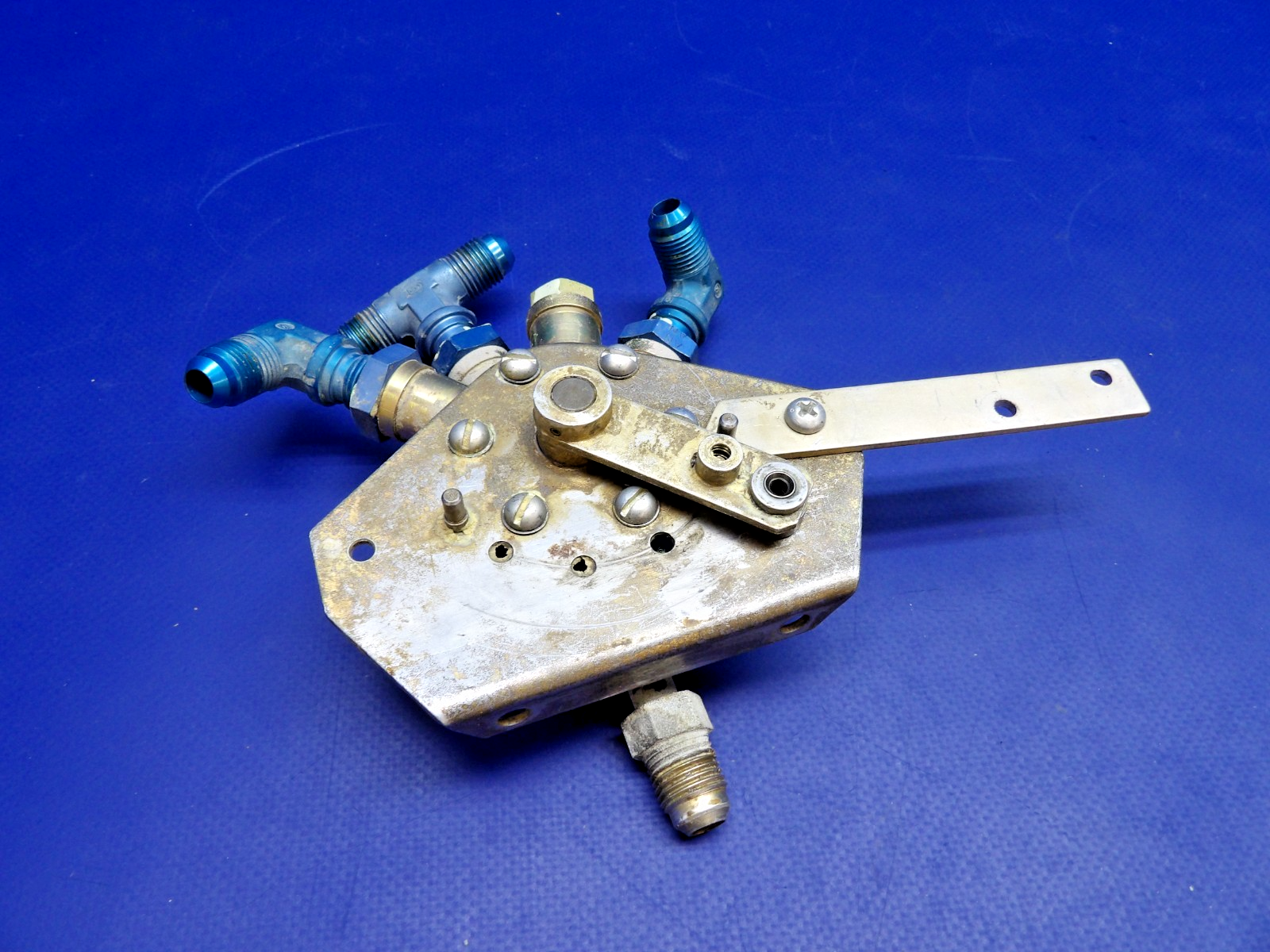 Cessna 337 / 337D Skymaster Airborne Fuel Valve P/N 1H12-2 Model 8N (0426-1341)10