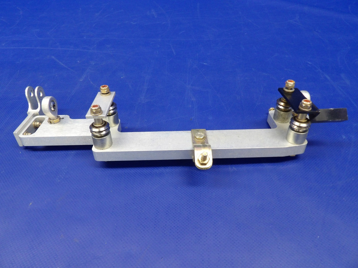 Cirrus SR22 Yoke Bearing Mount LH P/N 14938-001 (0926-1208)4