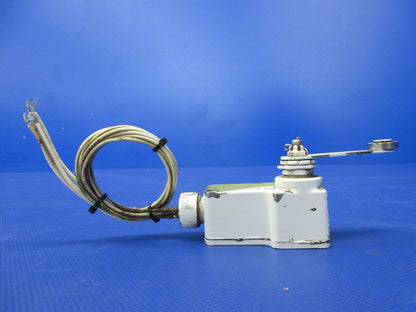 Cessna 421 Micro-Switch Main Gear Safety Switch P/N 2VA20 TESTED (0826-703)6