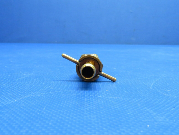 Piper PA-28-140 Cherokee Curtis Oil Drain Valve P/N CCB-37000 (0724-1897)