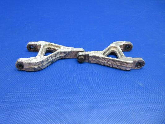 Piper PA-46 Malibu Mirage Nose Gear Torque Link Assy P/N 106680-02 (0424-611)