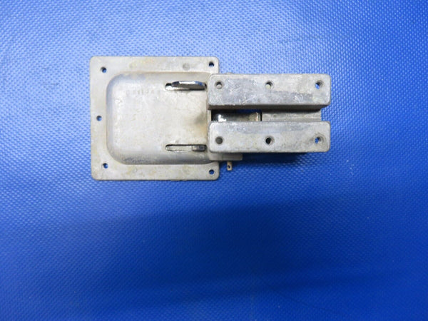 Cessna 150 / 152 Door Latch P/N 0413388-1 FOR PARTS (0724-1831)