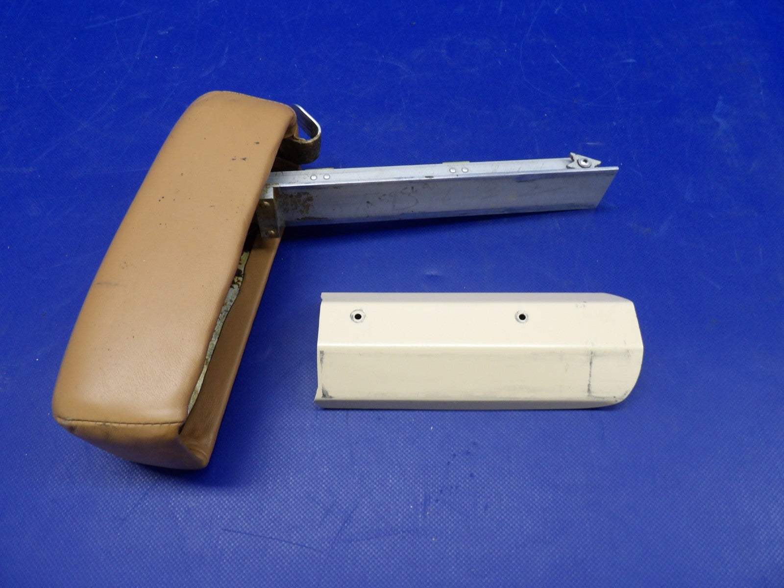 Beech 95 / D95A Travel Air Center Armrest P/N 35-534372-89 (0226-522)0