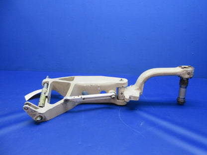 Beech 76 Duchess RH Main Landing Gear P/N 105-810019-2 (0526-2044)6