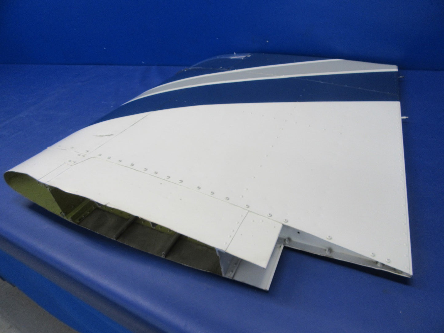 Beech 95-B55 Baron RH Wing Tip P/N 000-170000-6 (0326-45)3