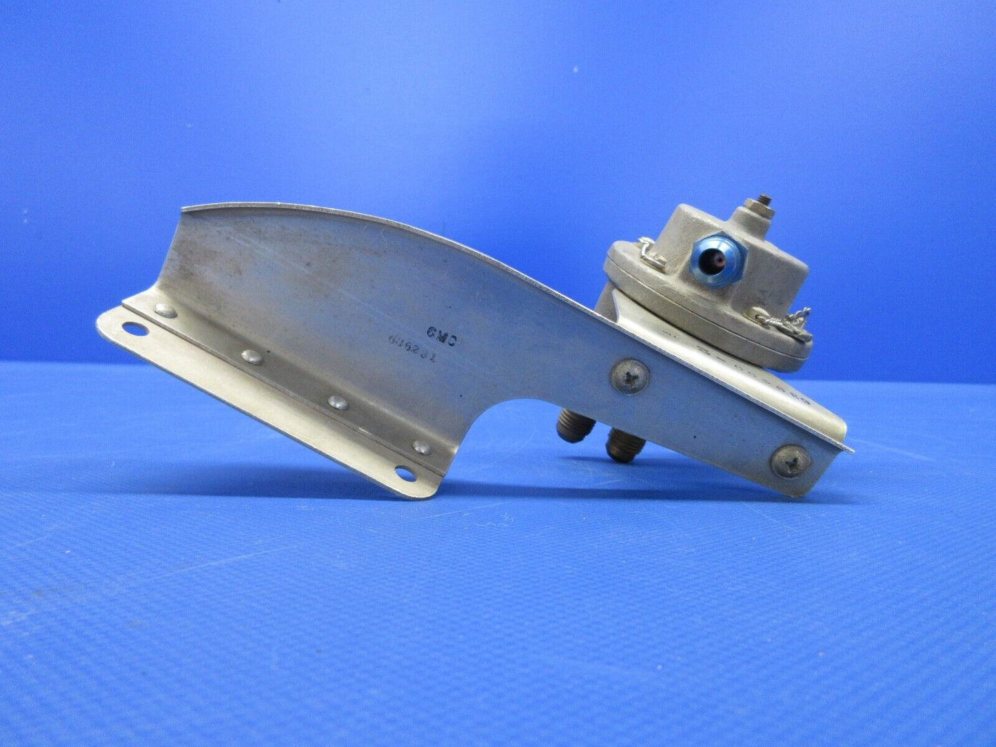 Cessna Fuel Regulator With Bracket P/N 639401-2 CORE (0424-1158)