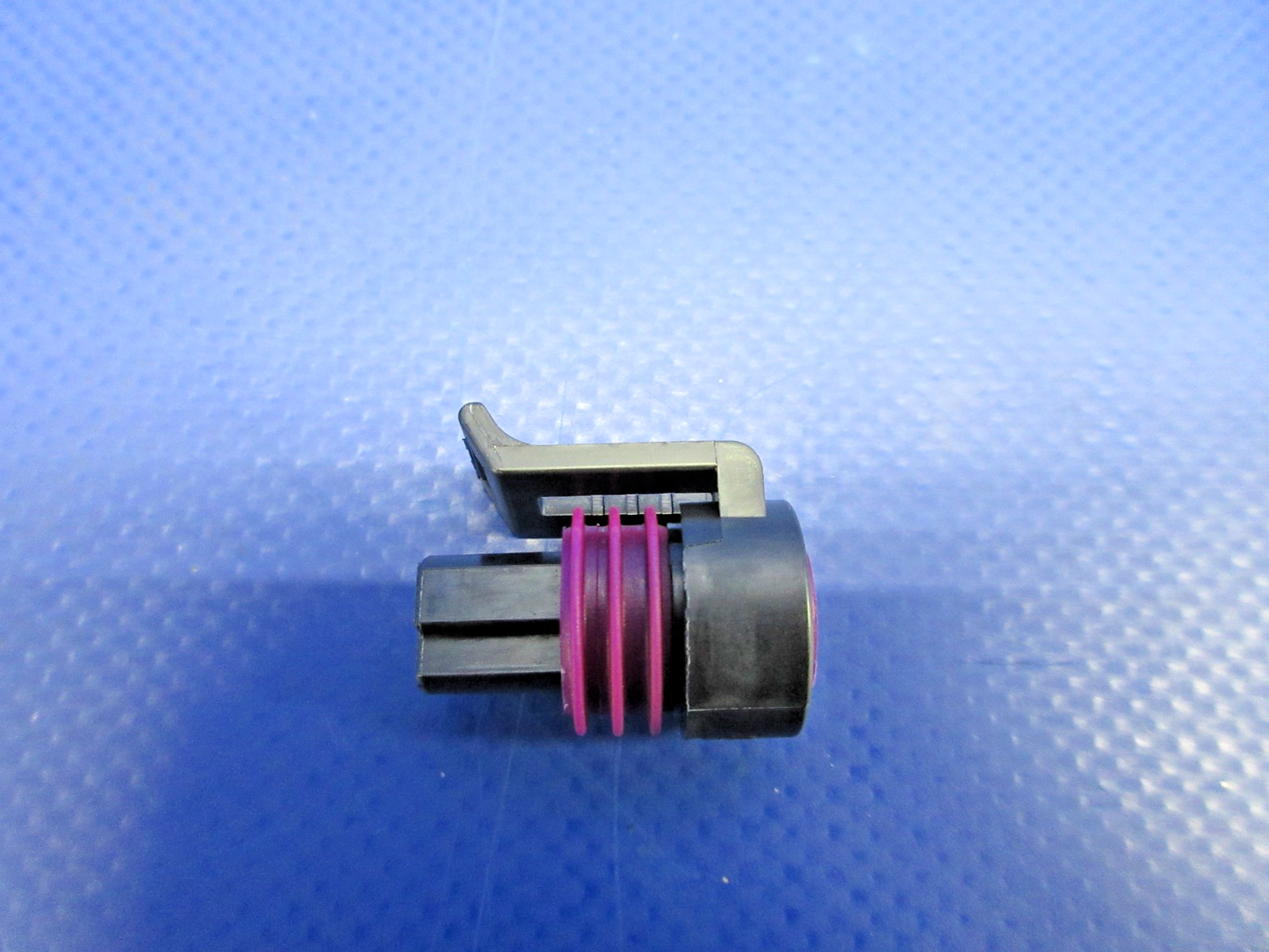 Cirrus SR20 / SR22 Female Connector P/N 50167-004 LOT OF 7 NOS (0326-1013)6