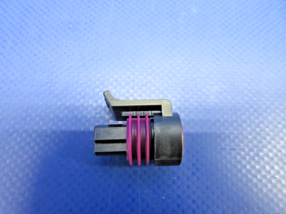 Cirrus SR20 / SR22 Female Connector P/N 50167-004 LOT OF 7 NOS (0326-1013)6