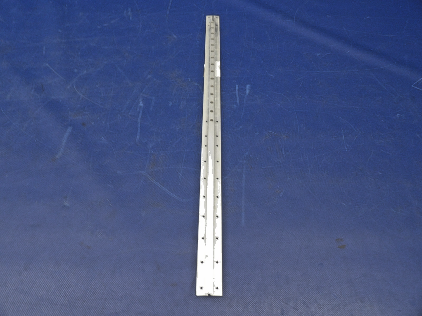 182 Cessna Seat Rail P/N 0710658-2 NOS (0326-1268)1