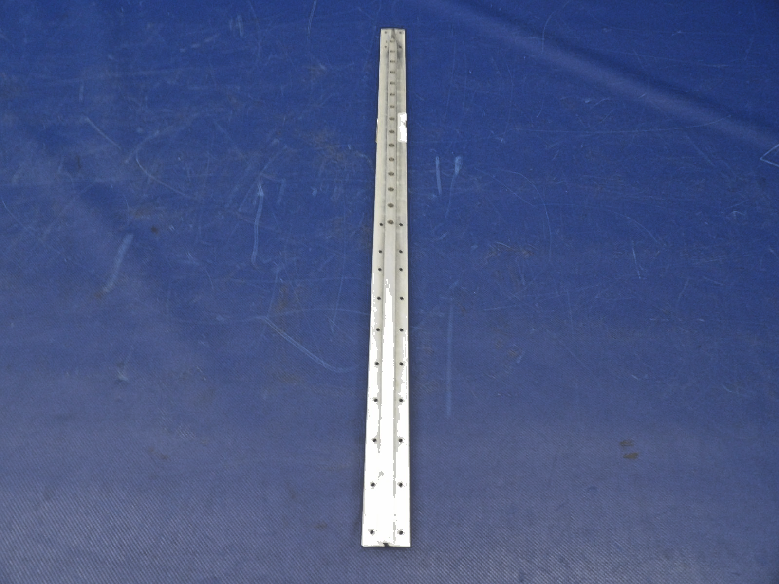 182 Cessna Seat Rail P/N 0710658-2 NOS (0326-1268)1