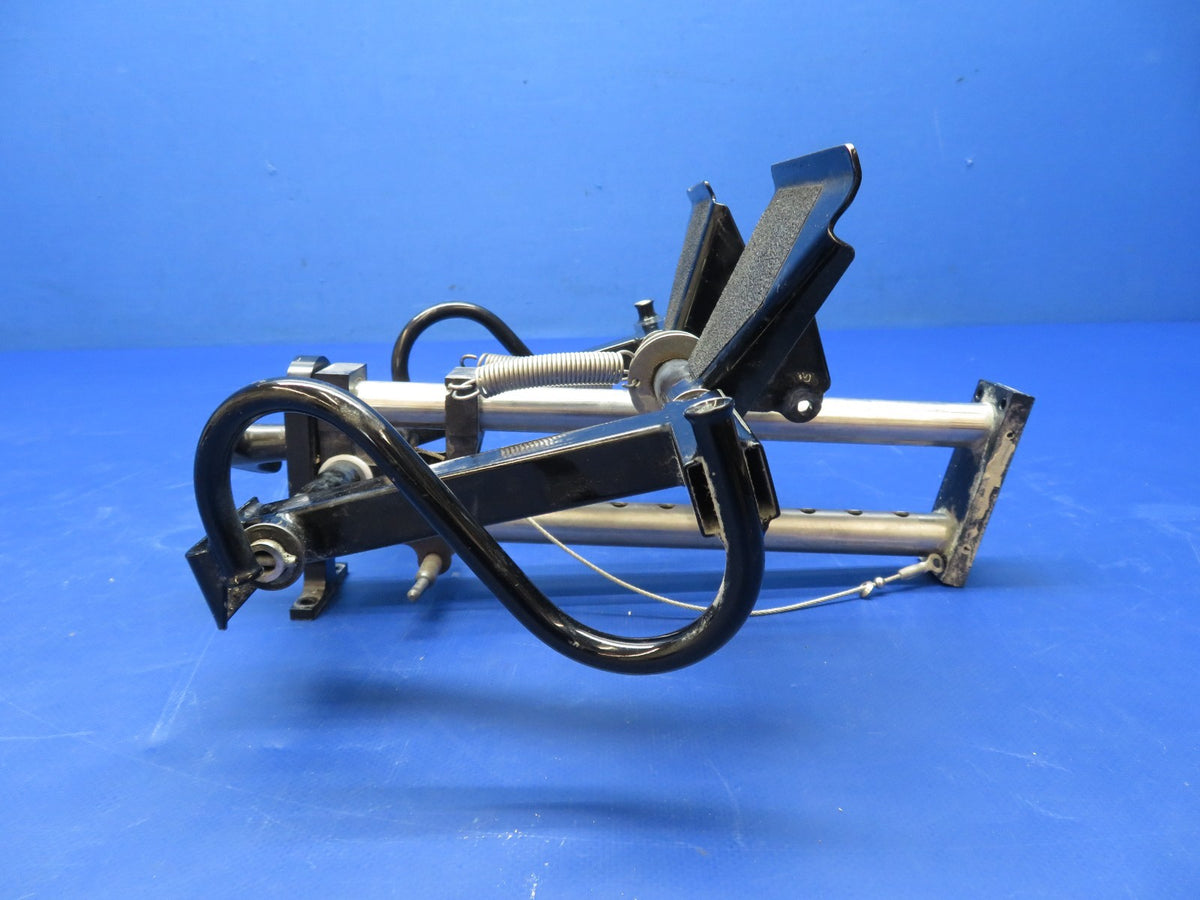 Diamond DA-40 RH Rudder Pedals P/N 22-2724-00-00 (0826-1224A)4