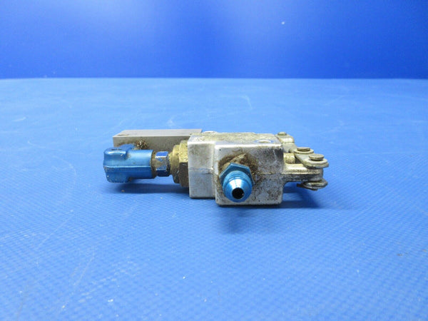 Beech C23 Sundowner Parking Brake Block & Valve P/N 35-380065-7 (0724-1439)