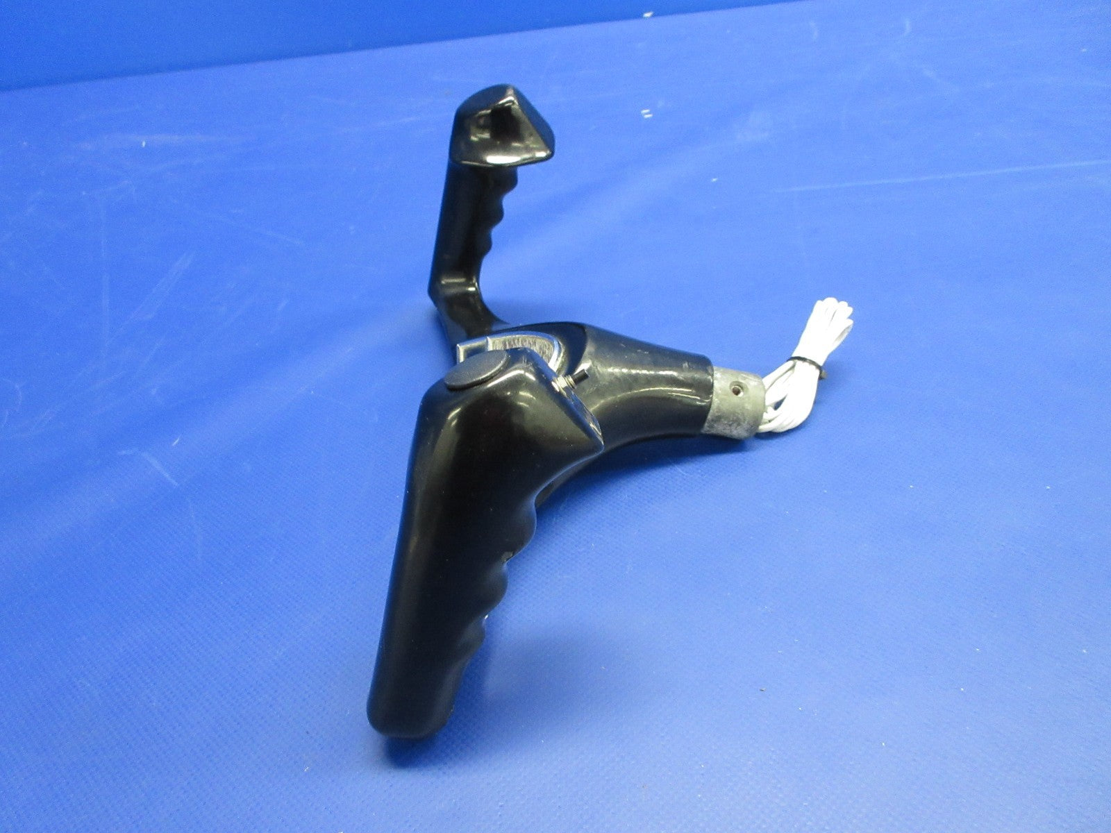Cessna 182 / 182L Co-Pilot Control Wheel P/N 1560001-10 (0226-1027)2