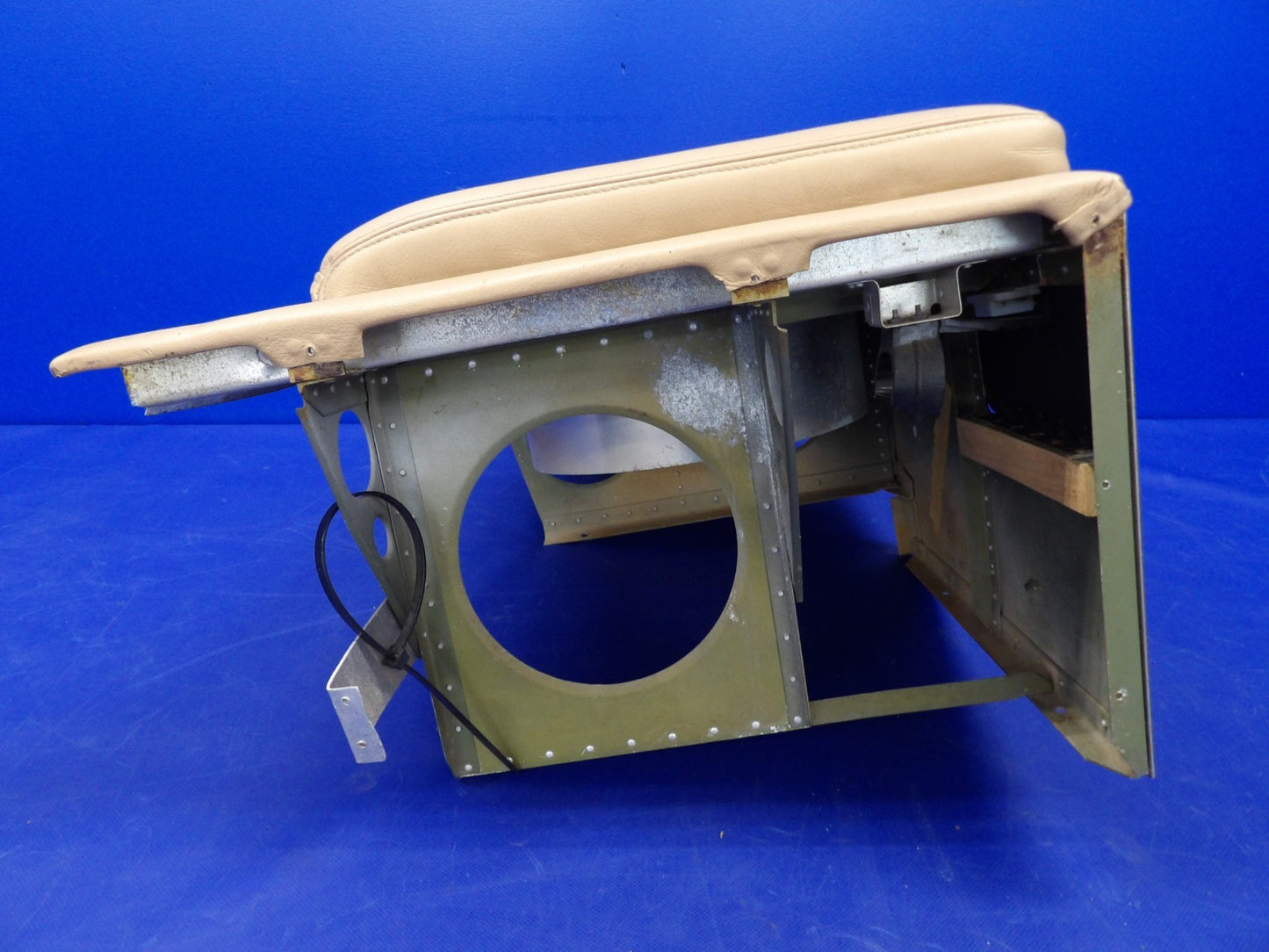 Cessna 421 Upholstered Potty / Toilet Seat P/N 5191525-1 (0726-1200)8