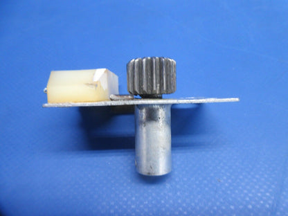 Cessna 177 / 177B Cardinal Cabin Door Clutch Assy RH P/N 1712080-2 (0824-1033)