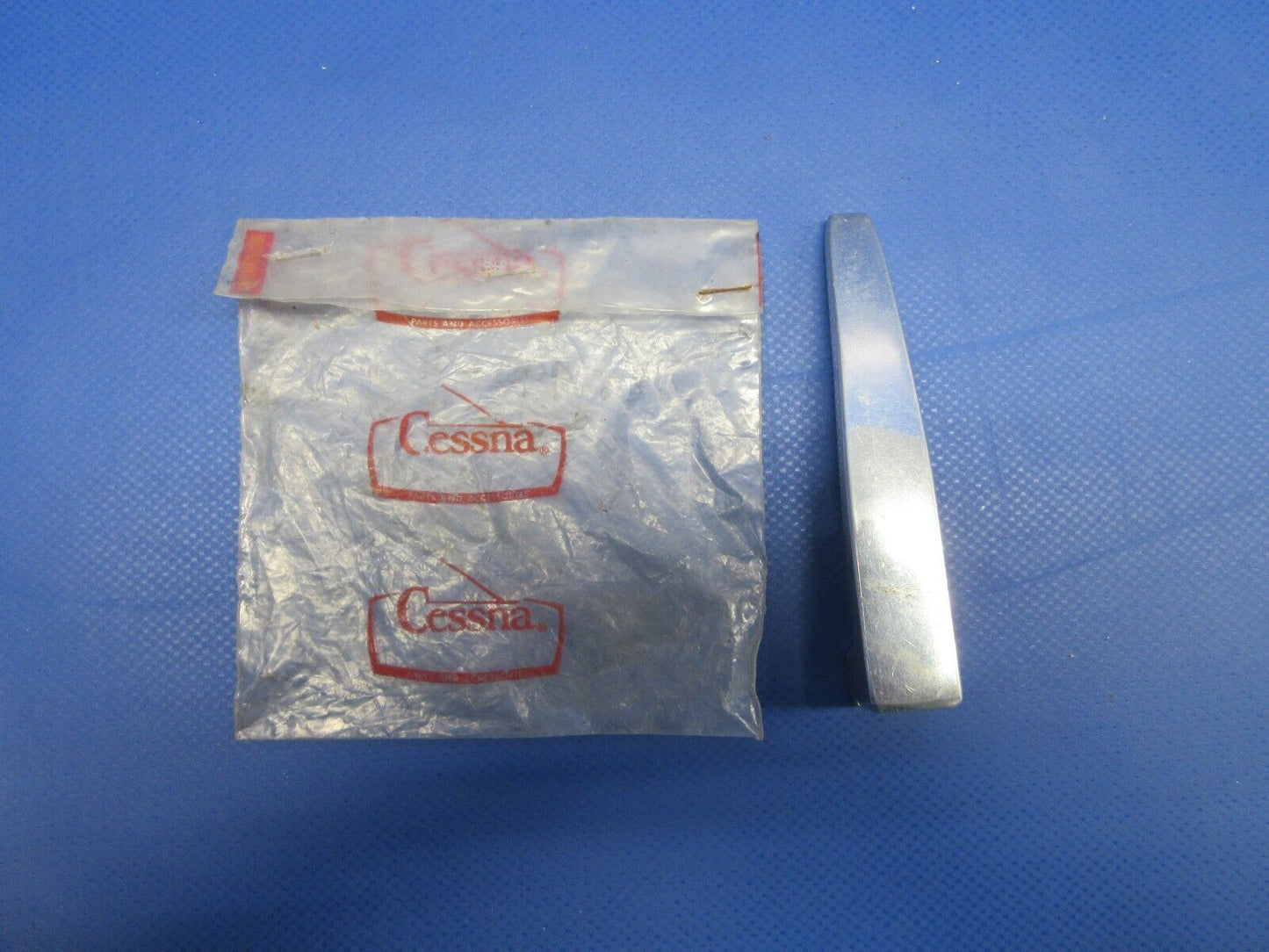 Cessna Parking Brake Handle P/N 0811490-6 NEW OLD STOCK (0324-1253)