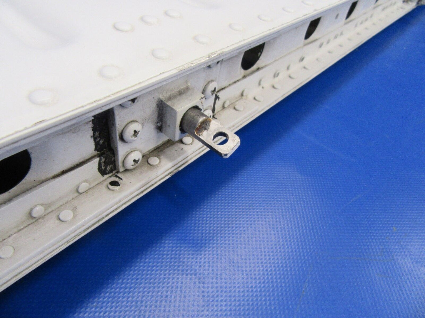 Beech Baron B55 Horizontal Stabilizer RH P/N 95-620010-634 w/Actuator (0917-137)