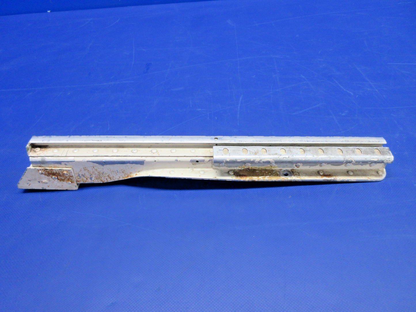 Cessna 310 / 310I LH Seat INBD Track P/N 0812987-8 (0326-863)0