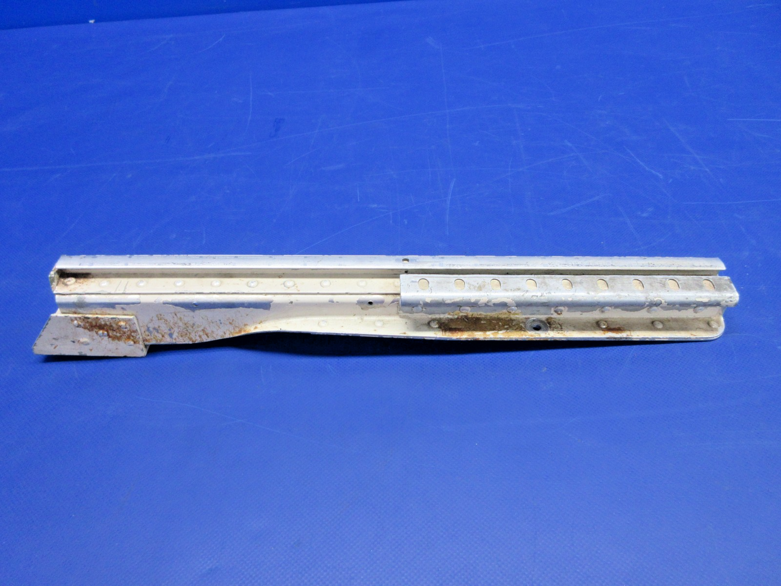 Cessna 310 / 310I LH Seat INBD Track P/N 0812987-8 (0326-863)0