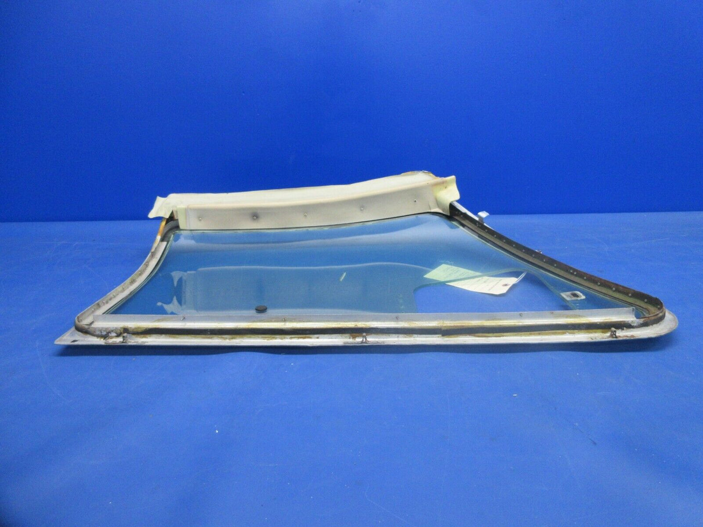 Cessna 310 / 310R Emergency Pilot Window P/N 0891107-2 (1024-2118)