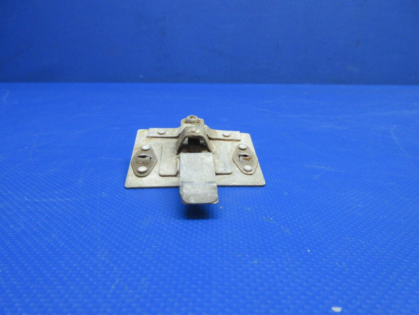 Cessna 175 Thumb Latch Assy Cabin Door P/N 0411590-1 (0724-1917)