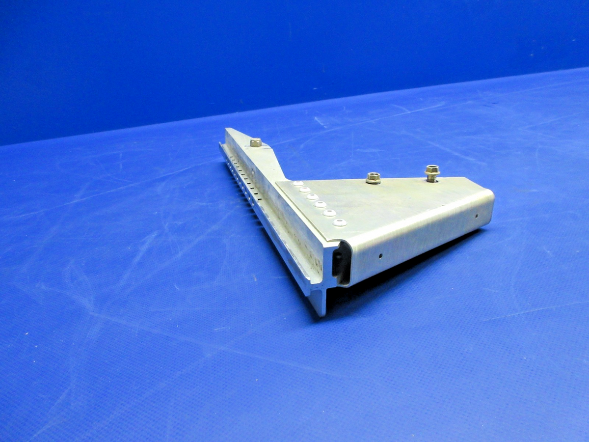 Cirrus SR22 Pilot Seat Track LH & RH P/N 12490-009, 12490-010 (0926-831)3