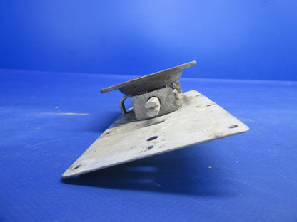 Cessna 150 / 150H RH Cabin Door Latch P/N 0413387-4 (0625-900)5