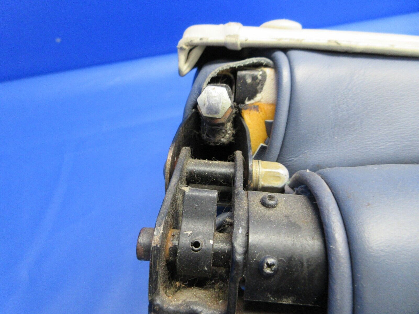 Piper PA-34-200T Seneca II Rear Seat Assy RH P/N 79479-07 (0524-636)