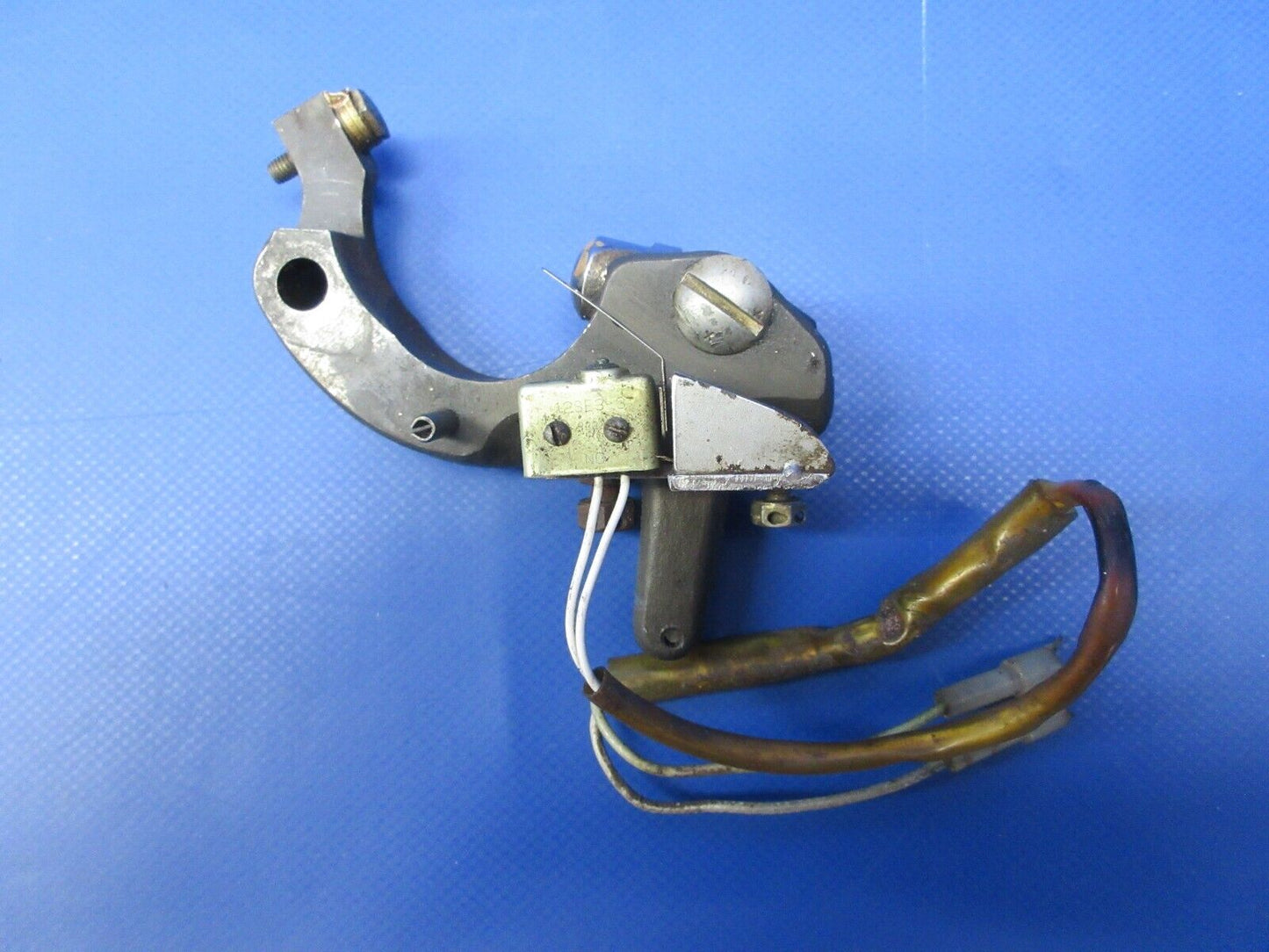 Cessna 337 / P337H Skymaster Main Gear Downlock Assy RH P/N 1541007-2 (0724-768