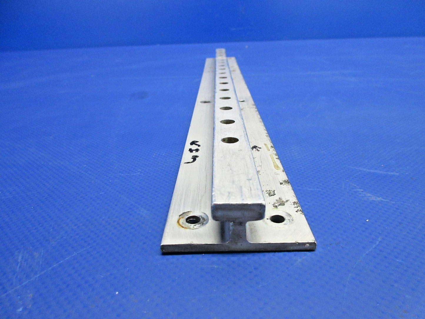 Beech D95A Travel Air LH/RH AFT Rear Seat Track P/N 95-420015-9 (0326-730)8