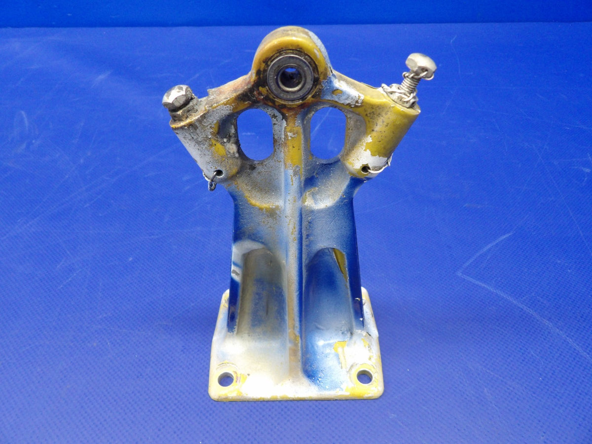 Piper PA-31T1 Cheyenne Elevator Center Hinge P/N 45253-03 (0626-1345)5