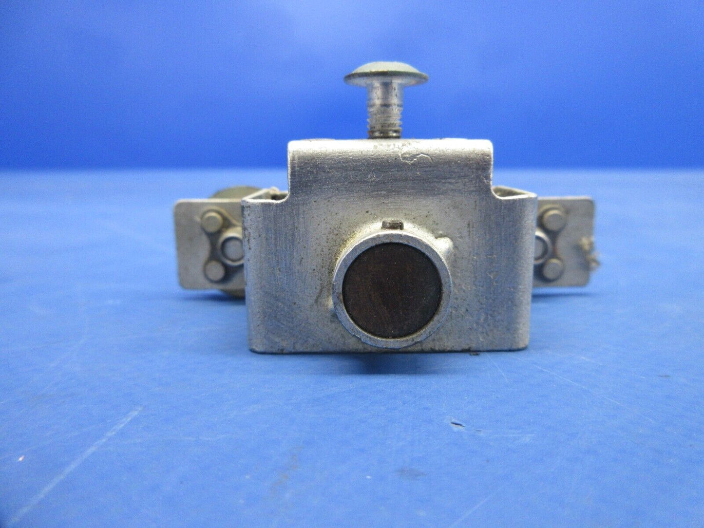 Cessna 150 / 150L Rotary Door Latch Clutch RH P/N 0412066-2 (1024-922)